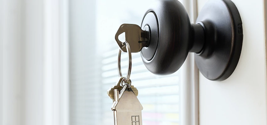 Bifold Door Knob Replacement in Madera, California